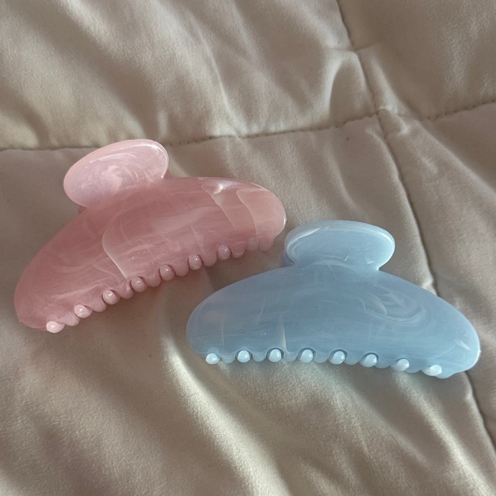 PINK AND BLUE CLAW CLIPS